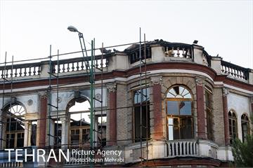 بازدید شهردار تهران از خسارت آتش سوزی اخیر میدان حسن آباد 8