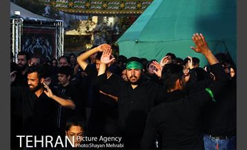اجرای تعزیه در میدان امام حسین(ع)