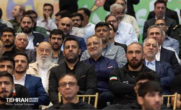 مراسم تجلیل از کشتی‌گیران قهرمان جهان (جشنی برای ایران) 89