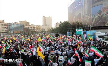 اجتماع مردمی در حمایت و تشکر از نیروهای مسلح در میدان انقلاب 7