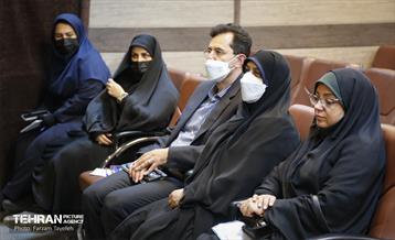 حضور نرگس معدنی پور در منطقه 5