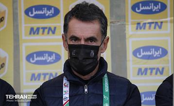 دیدار تیم‌های فوتبال پیکان و استقلال 4