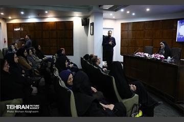 جلسه هم‌اندیشی رییس نهاد پایش طرح های توسعه شهری با جمعی از بانوان 28