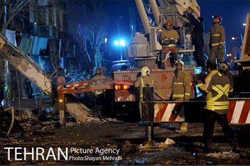 امداد رسانی شبانه در حادثه پلاسکو 18