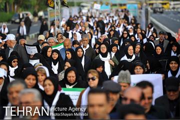 پیاده روی و گردهمایی سالمندان با حضور شهردار تهران 5