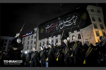 عزاداری شب عاشورا در میدان منیریه  25