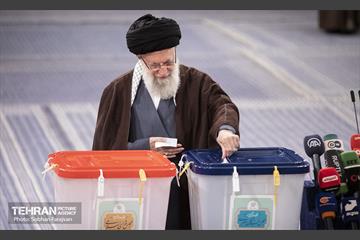حضور رهبر معظم انقلاب در انتخابات ۱۴۰۲ 9