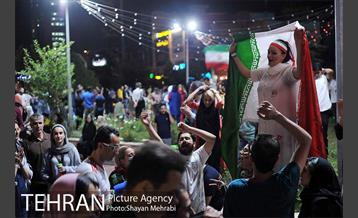 شادی خیابانی مردم بعد از پیروزی تیم ملی ایران 45