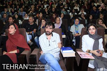 اکران خیریه فیلم سینمایی چهارشنبه به نفع زندانیان‎ 12