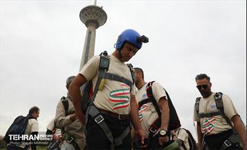 پرش چتربازان از برج میلاد تهران 16