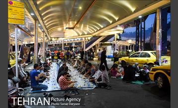 مراسم افطاری ساده در پایانه های تاکسیرانی شهر تهران 17