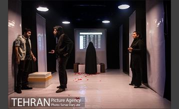 نمایش او فقط خسته بود‎ 4