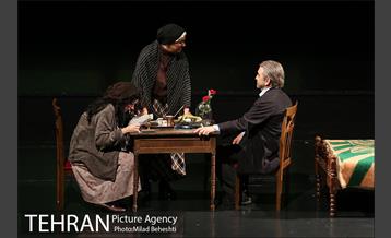 نمایش آینه های روبرو‎ 26