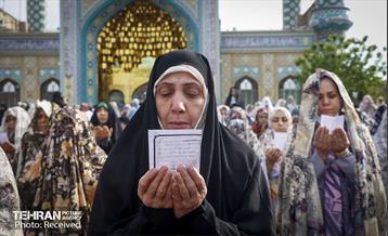 اقامه نماز عید فطر در امامزادگان پنج تن لویزان  18