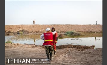 عملیات تخلیه آب از شهرک پیام اهواز 4