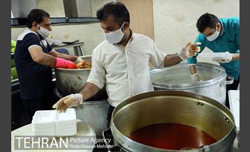 آماده سازی و توزیع 1000 پک افطاری در منطقه 6 21