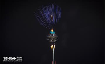 نورافشانی جشن پیروزی انقلاب اسلامی در برج میلاد 11