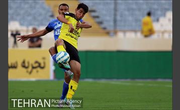 دیدار تیم های فوتبال استقلال و سپاهان