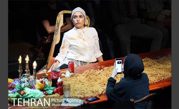 نمایش نمی تونیم راجع بهش حرف بزنیم‎ 9