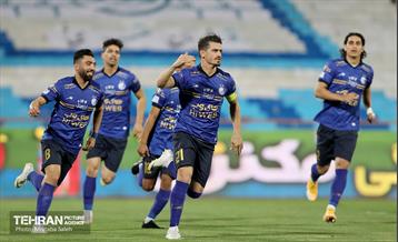 دیدار تیم‌های فوتبال استقلال و گل‌گهر 34
