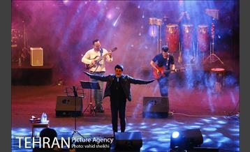 کنسرت آنلاین مهدی یغمایی 23