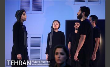 نمایش هملت؛ تهران 2017 18