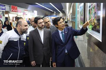 افتتاح نمایشگاه عکس ویتنام در ایستگاه مترو تجریش 8