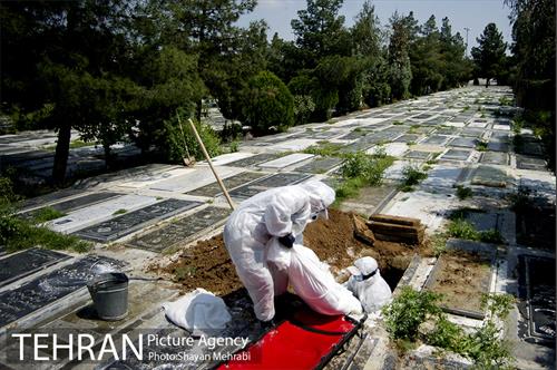 تطهیر و تدفین جانباختگان کرونایی در بهشت زهرا(س) 34