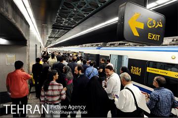 شبگردی اصحاب رسانه در خط 7 مترو تهران 36