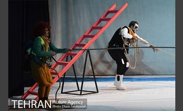 نمایش «مخ پریشون های شلم‎» 24