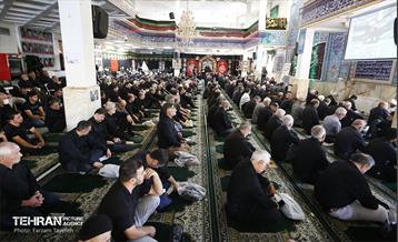 نماز جمعه عاشورایی در منطقه ۵ 13