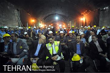 ورود دستگاه تمام مکانیزه(TBM) به ایستگاه مترو شهدا 5