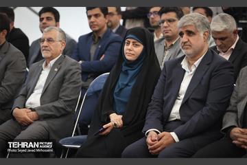 افتتاح ۳ ایستگاه شارژبرقی و رونمایی از تاکسی برخط 37