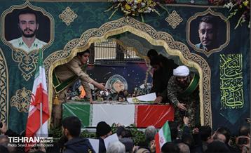 تشییع پیکر ۱۰۰ شهید مردمی و مدافع امنیت در تهران - 3 26