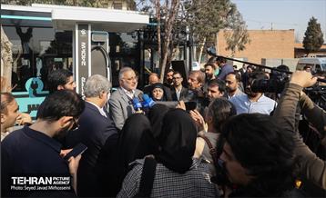 افتتاح ۳ ایستگاه شارژبرقی و رونمایی از تاکسی برخط 8