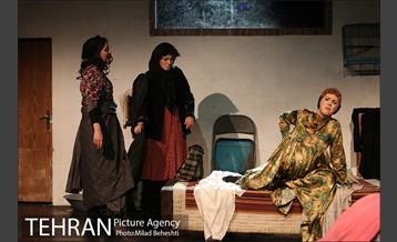 نمایش روز عقیم‎ 2