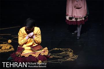 نمایش خانه ای در انتهای خیابان بهار‎ 15