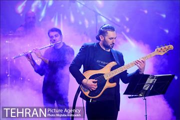 کنسرت آنلاین مهدی یغمایی 18