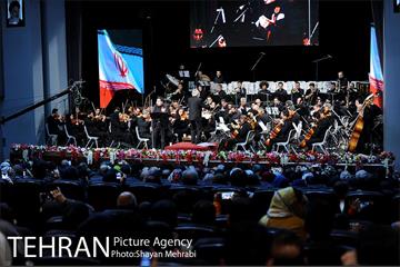 شب موسیقی انقلاب در منطقه گردشگری عباس آباد 38