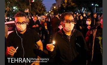 حضور مردم مقابل بیمارستان جم پس از فوت استاد شجریان 5