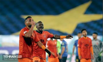 دیدار تیم های فوتبال استقلال تهران و مس کرمان 25