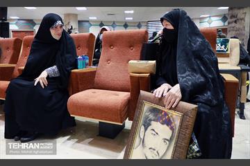 تجلیل و تکریم مادران شهید در منطقه هشت