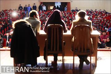 اکران فیلم سینمایی خفگی در دانشگاه امیرکبیر‎ 9
