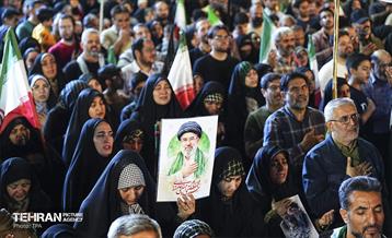 آیین بدرقه زائر اولی‌ها به‌ سوی عتبات عالیات در میدان انقلاب 17