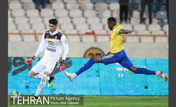دیدار تیم‌های پرسپولیس تهران و نفت ابادان 22