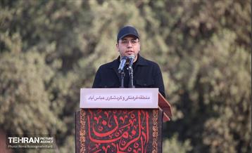 اهتزاز پرچم عزای حسینی بر فراز برج پرچم ایران 33