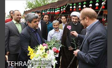 بازدید شهردار تهران از نمایشگاه نوروزی عطر یاس و مرکز اسکان نوروزی منطقه ۲۰ 10