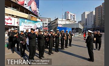 اجرای گروه موزیک به مناسبت سالگرد ورود امام خمینی (ره) 21