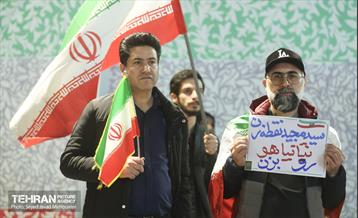 تجمع شب سی‌وچهارم در میدان انقلاب 19