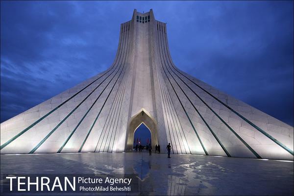 میدان آزادی‎ 30